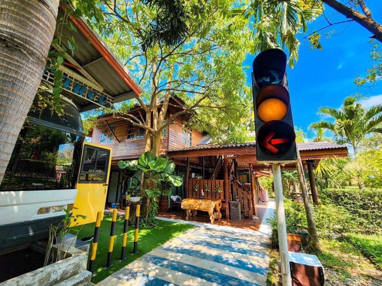 The Antique Riverside Resort Ban Pong  Exterior photo